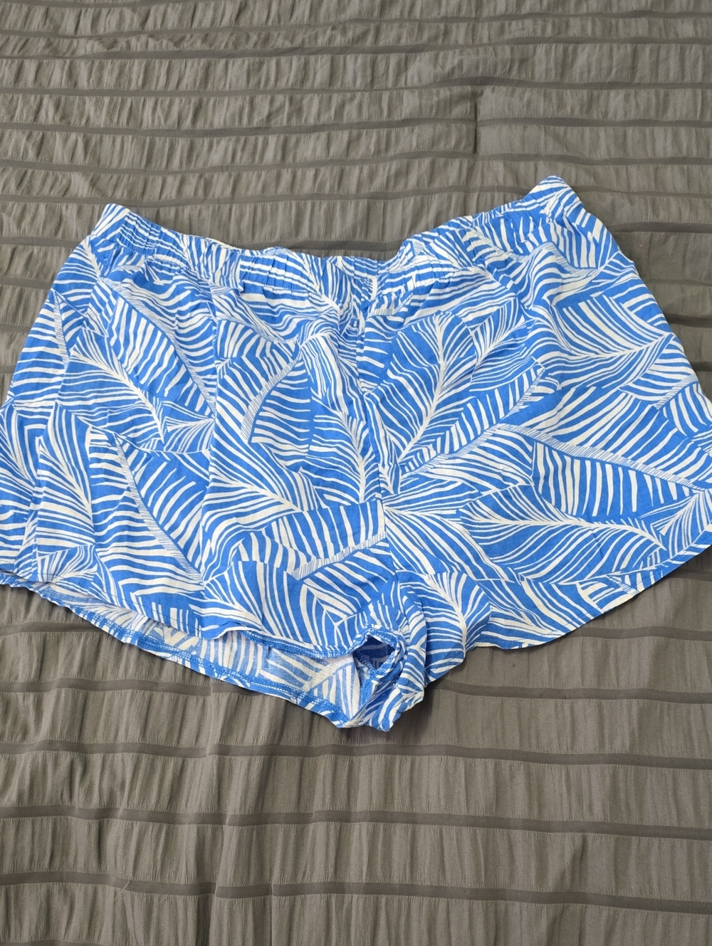 Blue Leaf-Print Women's Shorts Sz Lg